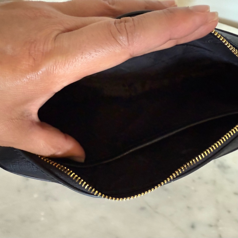 Michael Kors Jet Set Crossbody - Picture 3 of 9